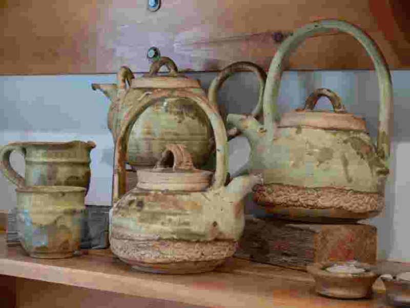 Pottery tea pots